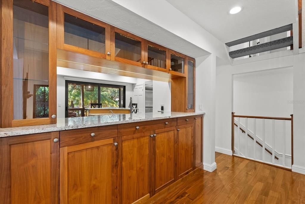 En Venta: $670,000 (3 camas, 2 baños, 1912 Pies cuadrados)