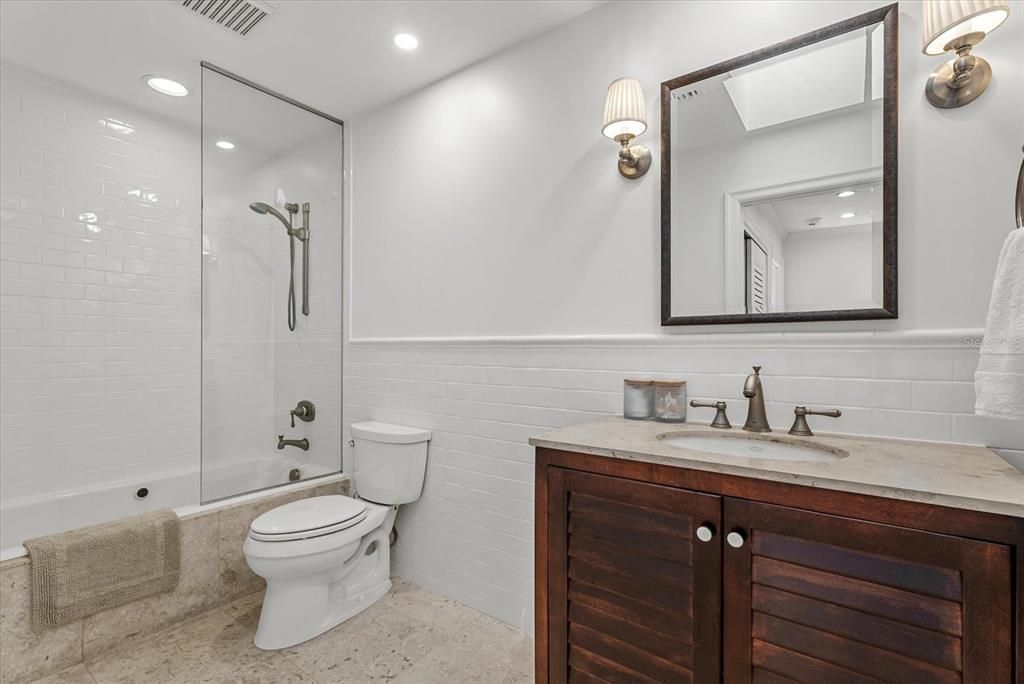 En Venta: $670,000 (3 camas, 2 baños, 1912 Pies cuadrados)