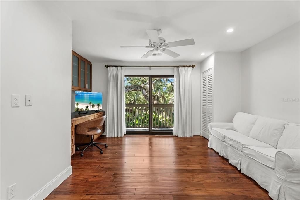 En Venta: $670,000 (3 camas, 2 baños, 1912 Pies cuadrados)