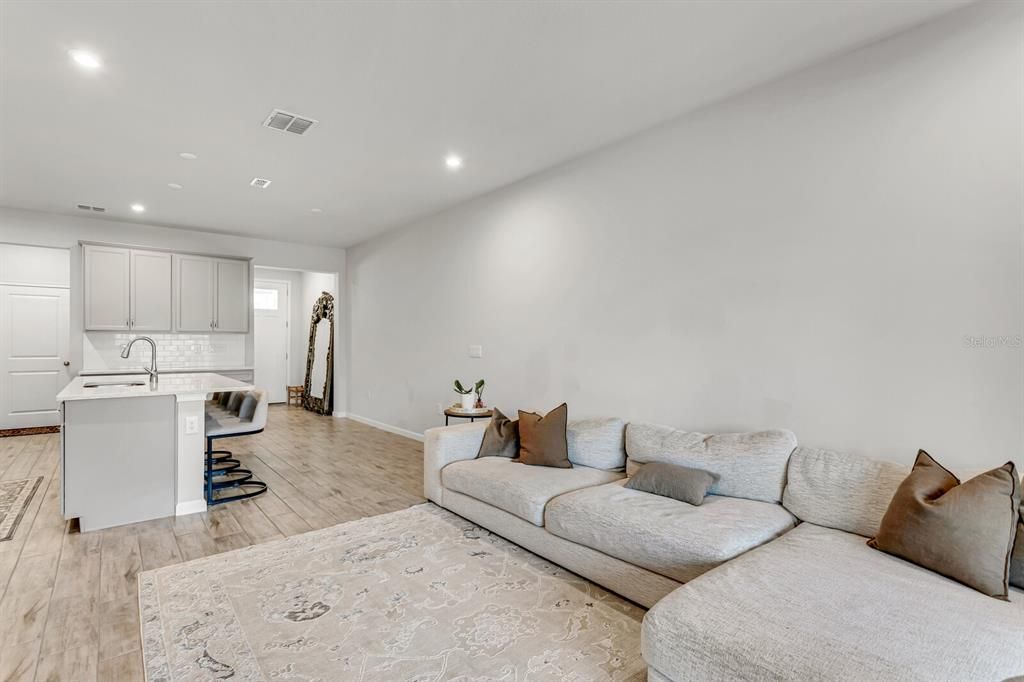 En Renta: $2,695 (3 camas, 2 baños, 1716 Pies cuadrados)