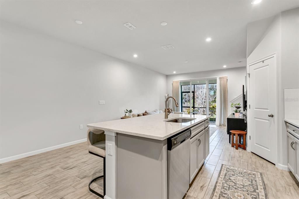 En Renta: $2,695 (3 camas, 2 baños, 1716 Pies cuadrados)