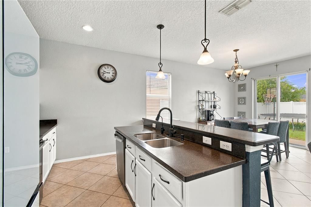 待售: $310,000 (3 贝兹, 2 浴室, 1688 平方英尺)