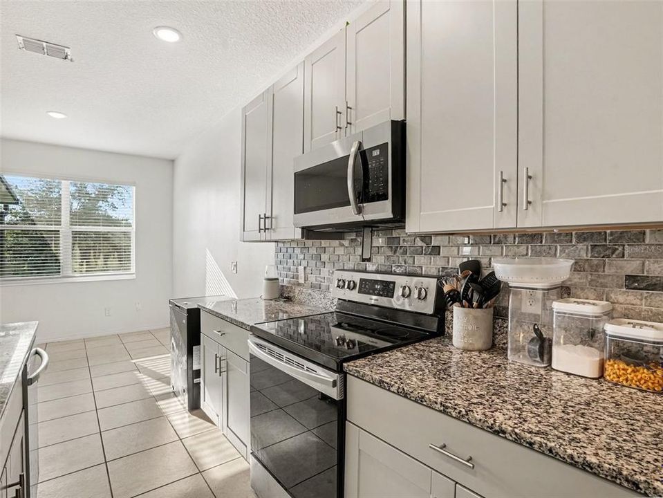 For Sale: $275,000 (4 beds, 3 baths, 1887 Square Feet)