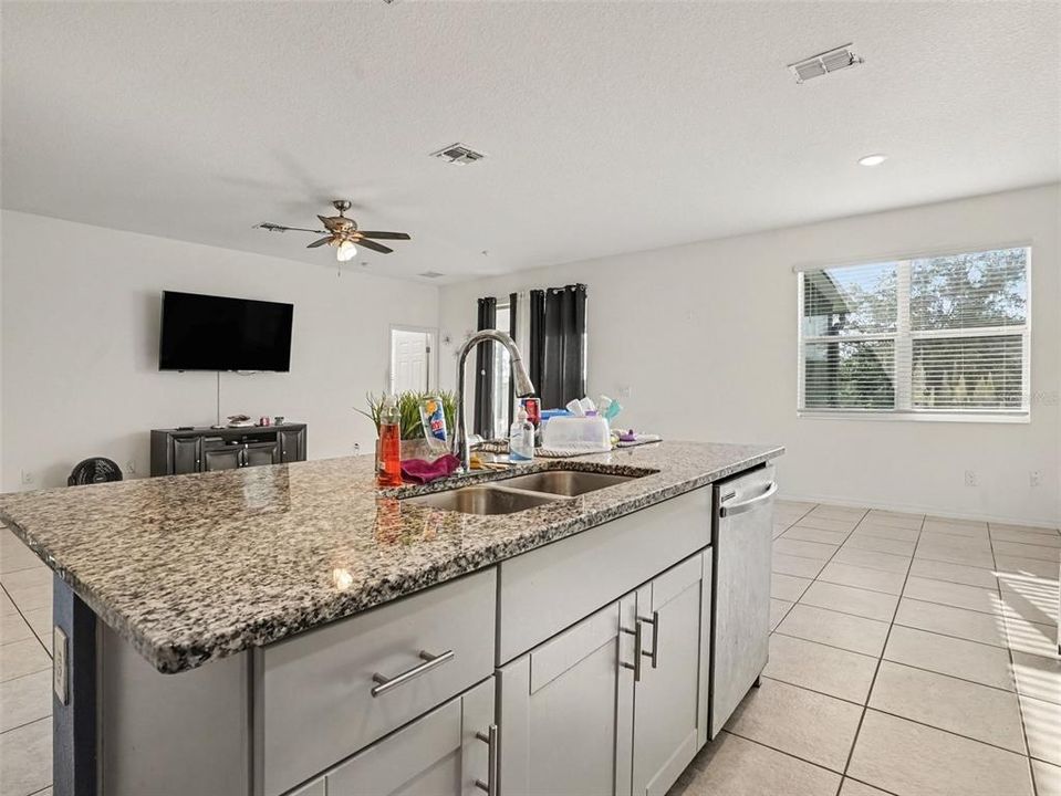 For Sale: $275,000 (4 beds, 3 baths, 1887 Square Feet)