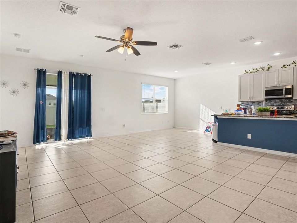 For Sale: $275,000 (4 beds, 3 baths, 1887 Square Feet)