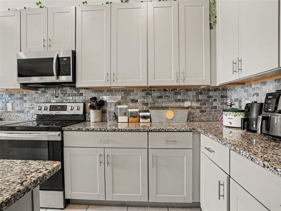 For Sale: $275,000 (4 beds, 3 baths, 1887 Square Feet)