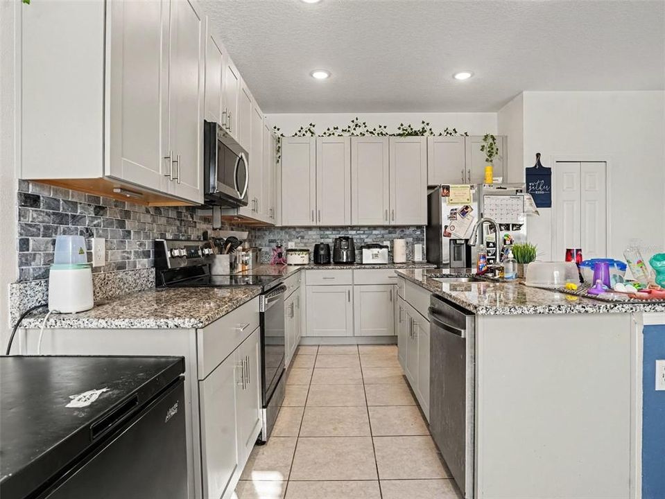 For Sale: $275,000 (4 beds, 3 baths, 1887 Square Feet)