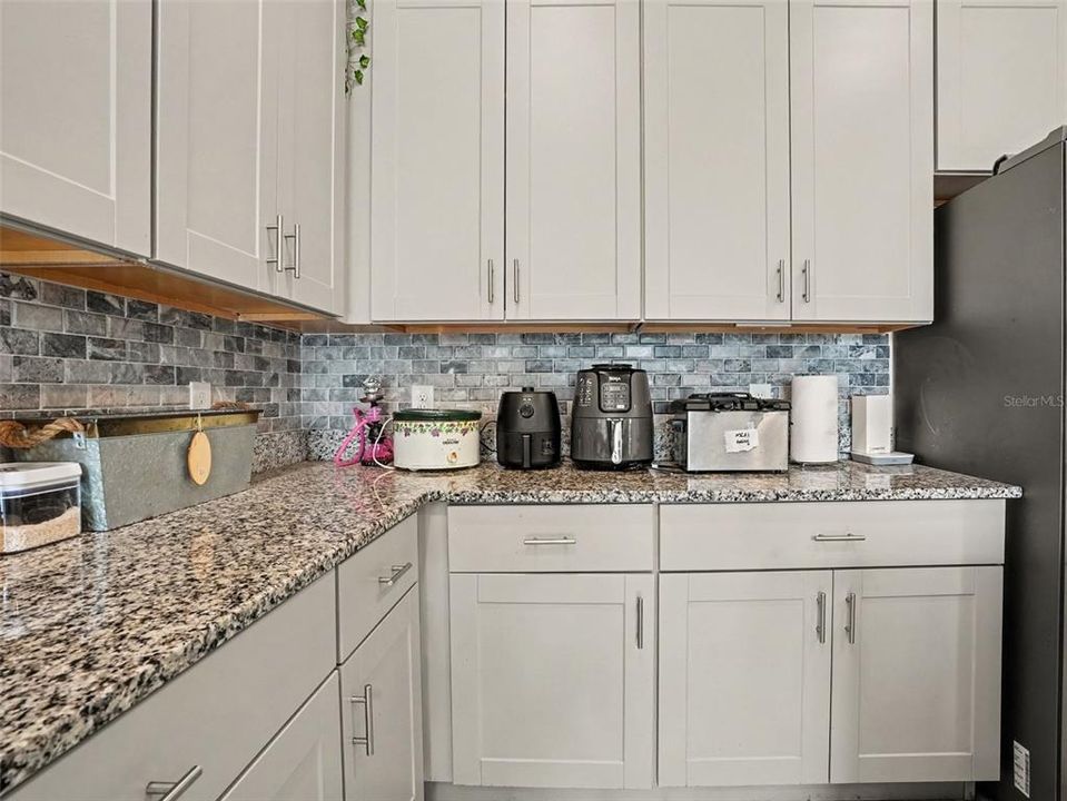 For Sale: $275,000 (4 beds, 3 baths, 1887 Square Feet)
