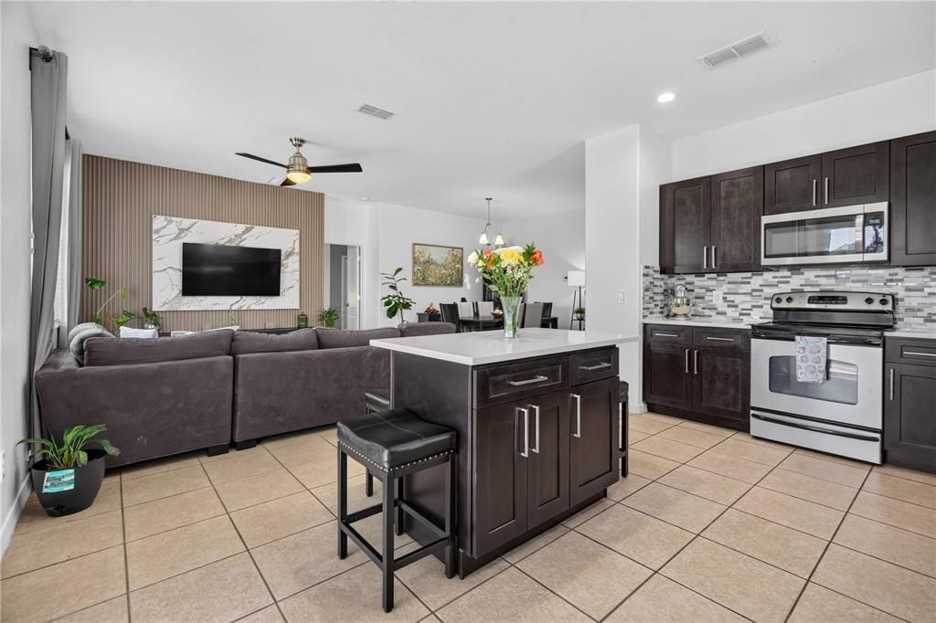 For Sale: $409,900 (3 beds, 2 baths, 1525 Square Feet)