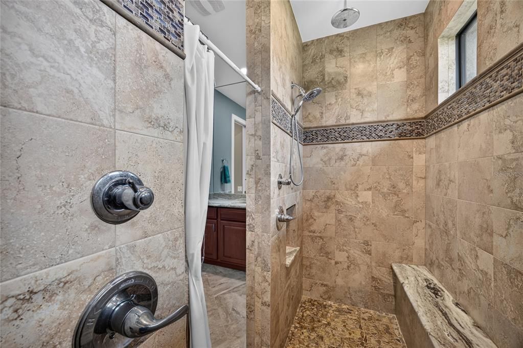 En Venta: $725,000 (3 camas, 2 baños, 1818 Pies cuadrados)