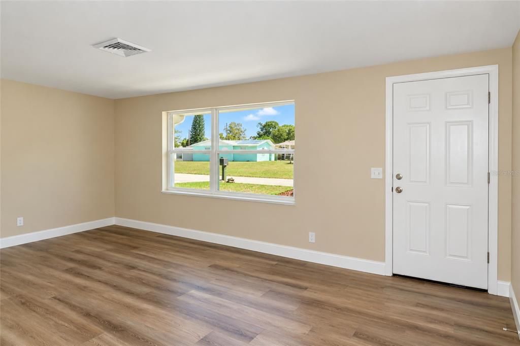 For Sale: $259,500 (3 beds, 2 baths, 988 Square Feet)