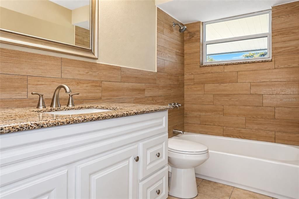 For Sale: $259,500 (3 beds, 2 baths, 988 Square Feet)