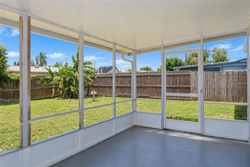 For Sale: $259,500 (3 beds, 2 baths, 988 Square Feet)