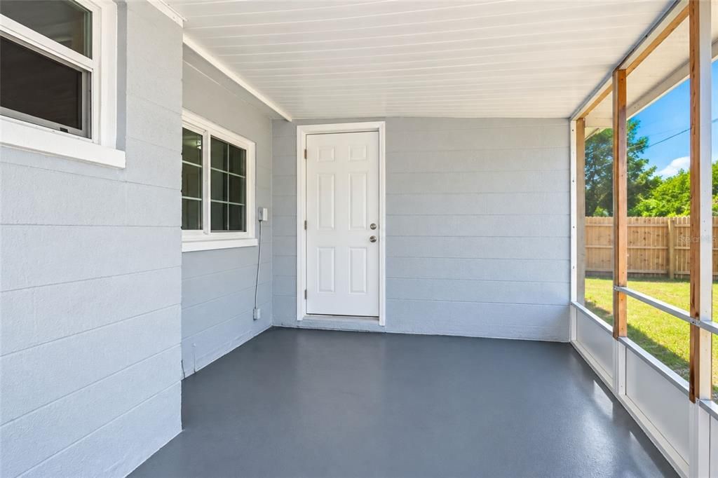 For Sale: $259,500 (3 beds, 2 baths, 988 Square Feet)