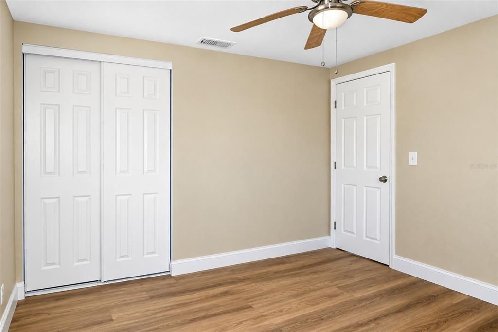For Sale: $259,500 (3 beds, 2 baths, 988 Square Feet)