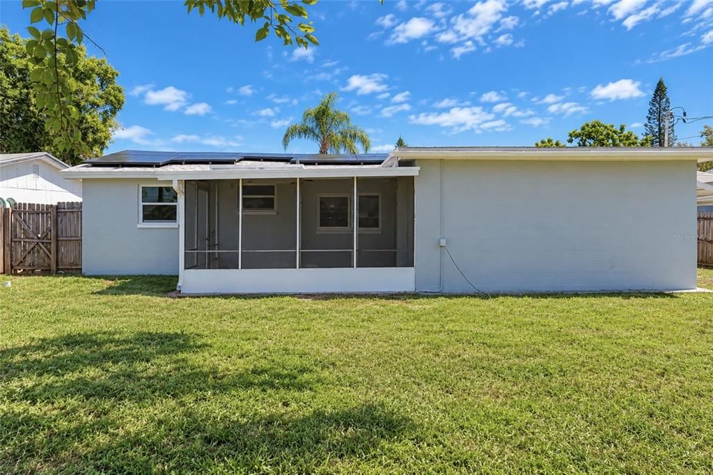 For Sale: $259,500 (3 beds, 2 baths, 988 Square Feet)
