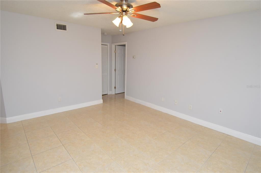 For Rent: $1,450 (1 beds, 1 baths, 822 Square Feet)