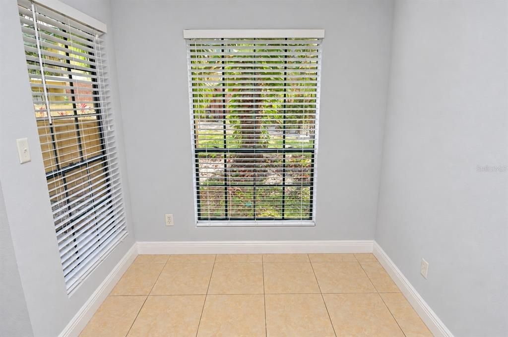 For Rent: $1,450 (1 beds, 1 baths, 822 Square Feet)
