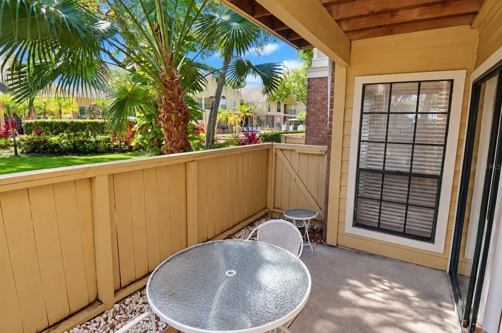 For Rent: $1,450 (1 beds, 1 baths, 822 Square Feet)