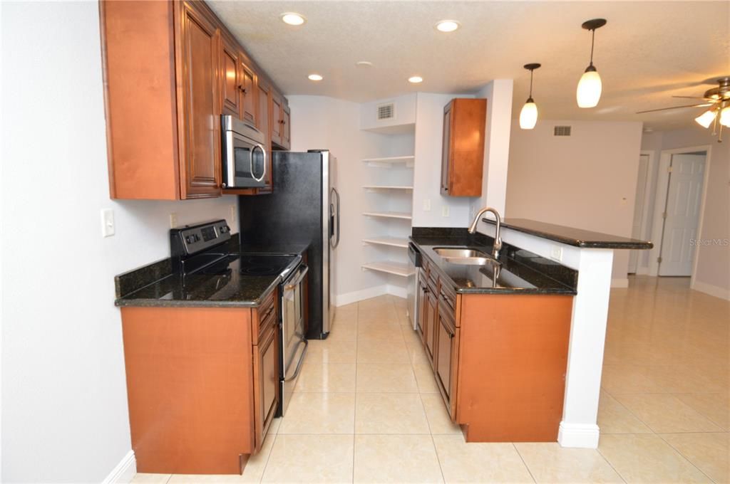 For Rent: $1,450 (1 beds, 1 baths, 822 Square Feet)
