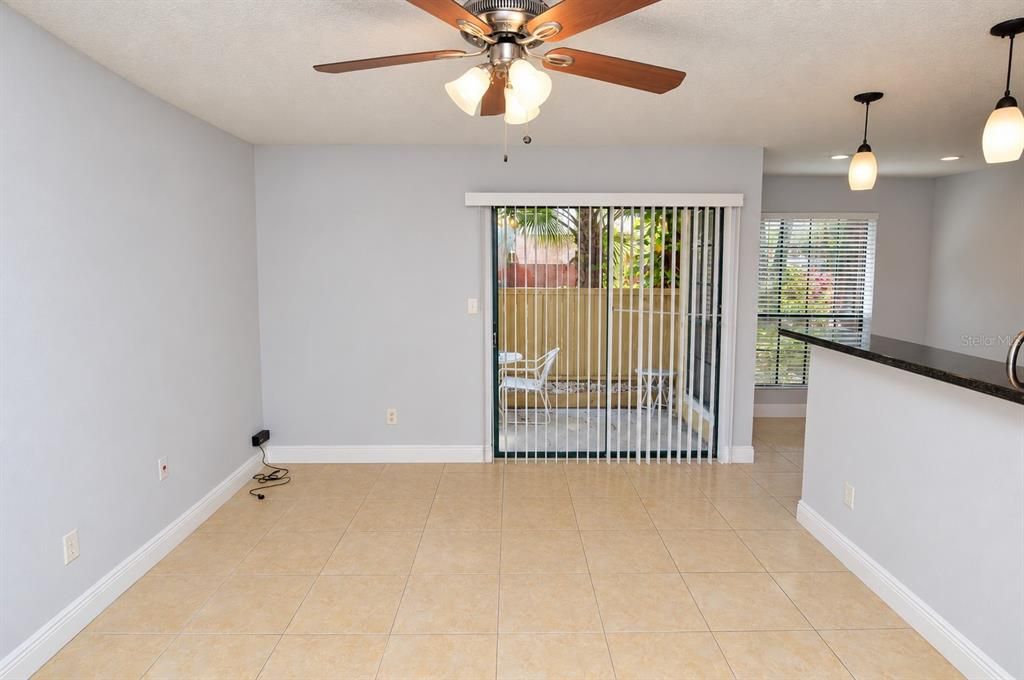 For Rent: $1,450 (1 beds, 1 baths, 822 Square Feet)
