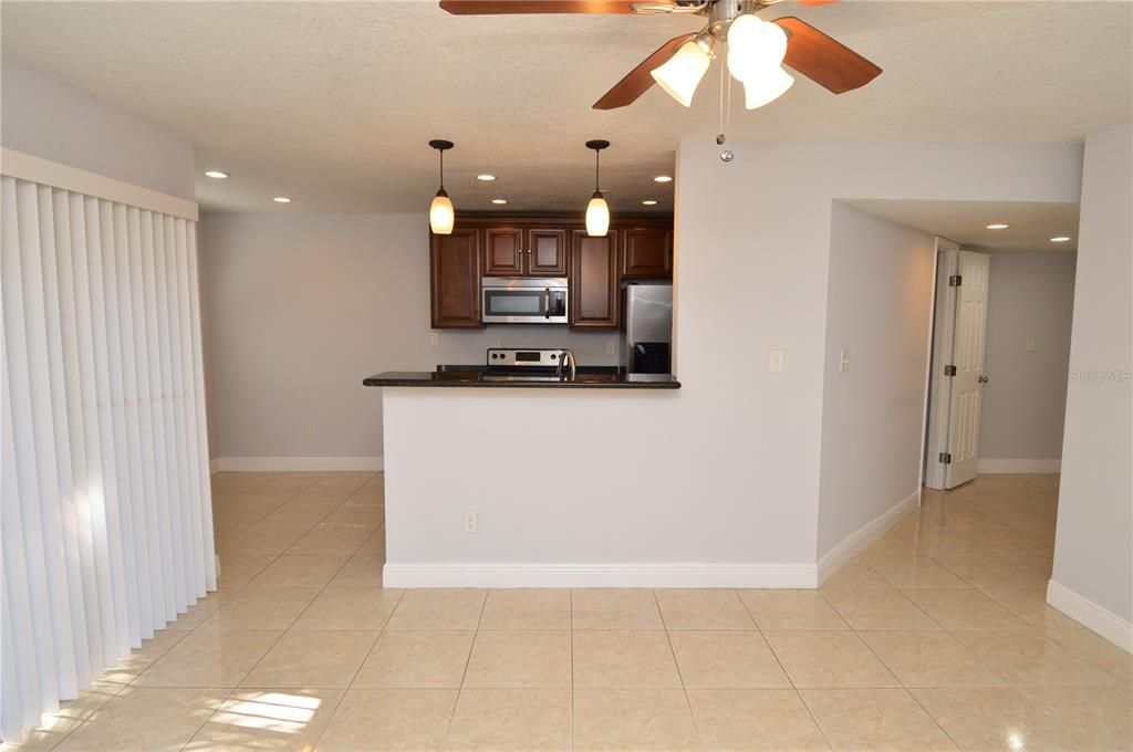 For Rent: $1,450 (1 beds, 1 baths, 822 Square Feet)