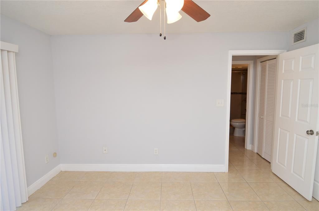 For Rent: $1,450 (1 beds, 1 baths, 822 Square Feet)