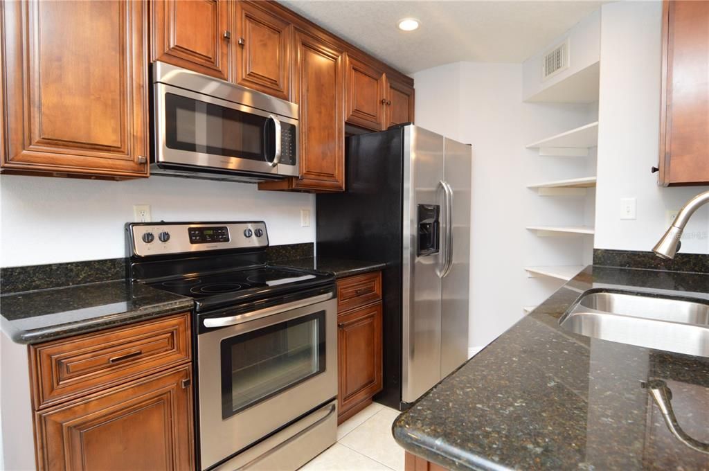 For Rent: $1,450 (1 beds, 1 baths, 822 Square Feet)