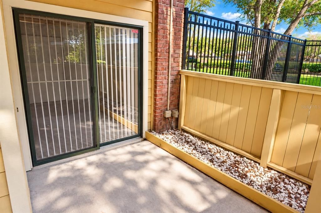 For Rent: $1,450 (1 beds, 1 baths, 822 Square Feet)