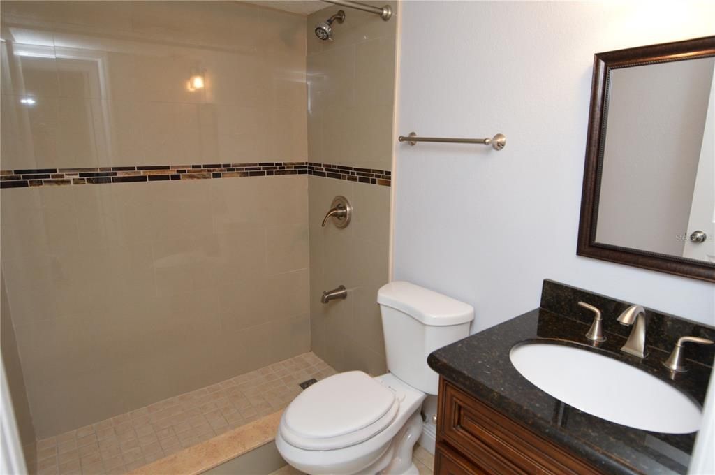 For Rent: $1,450 (1 beds, 1 baths, 822 Square Feet)