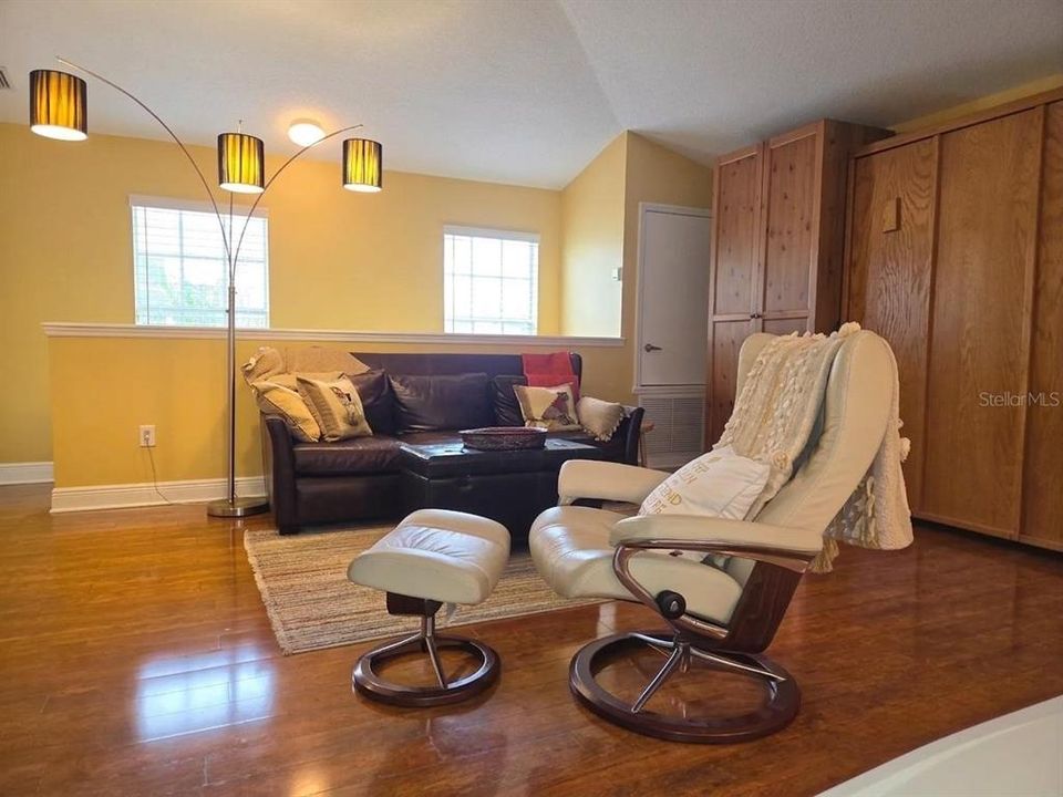 For Rent: $1,200 (0 beds, 1 baths, 440 Square Feet)