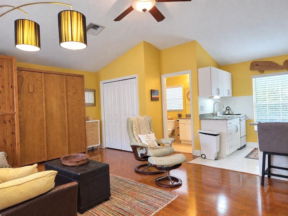 For Rent: $1,200 (0 beds, 1 baths, 440 Square Feet)
