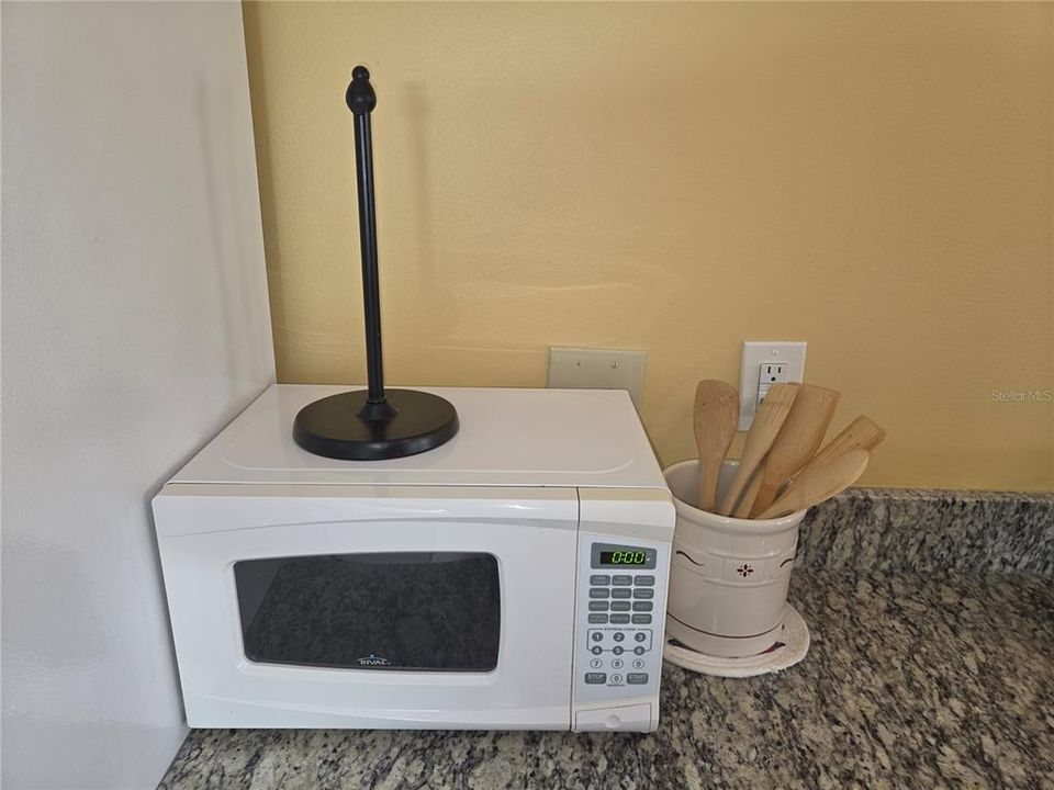 For Rent: $1,200 (0 beds, 1 baths, 440 Square Feet)
