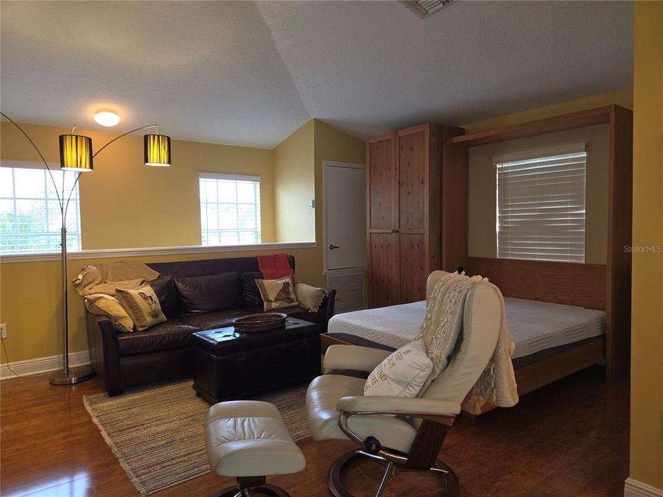 For Rent: $1,200 (0 beds, 1 baths, 440 Square Feet)