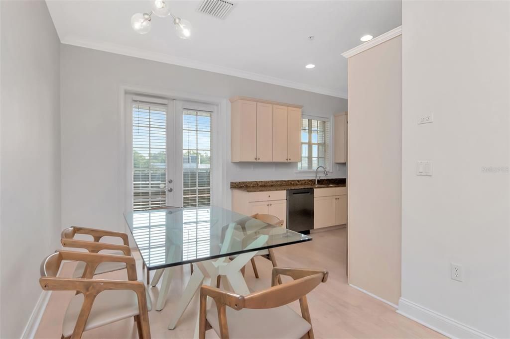 En Venta: $825,000 (3 camas, 3 baños, 2527 Pies cuadrados)