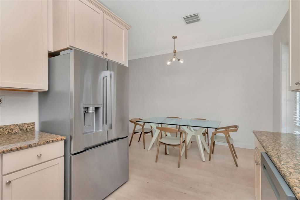 En Venta: $825,000 (3 camas, 3 baños, 2527 Pies cuadrados)