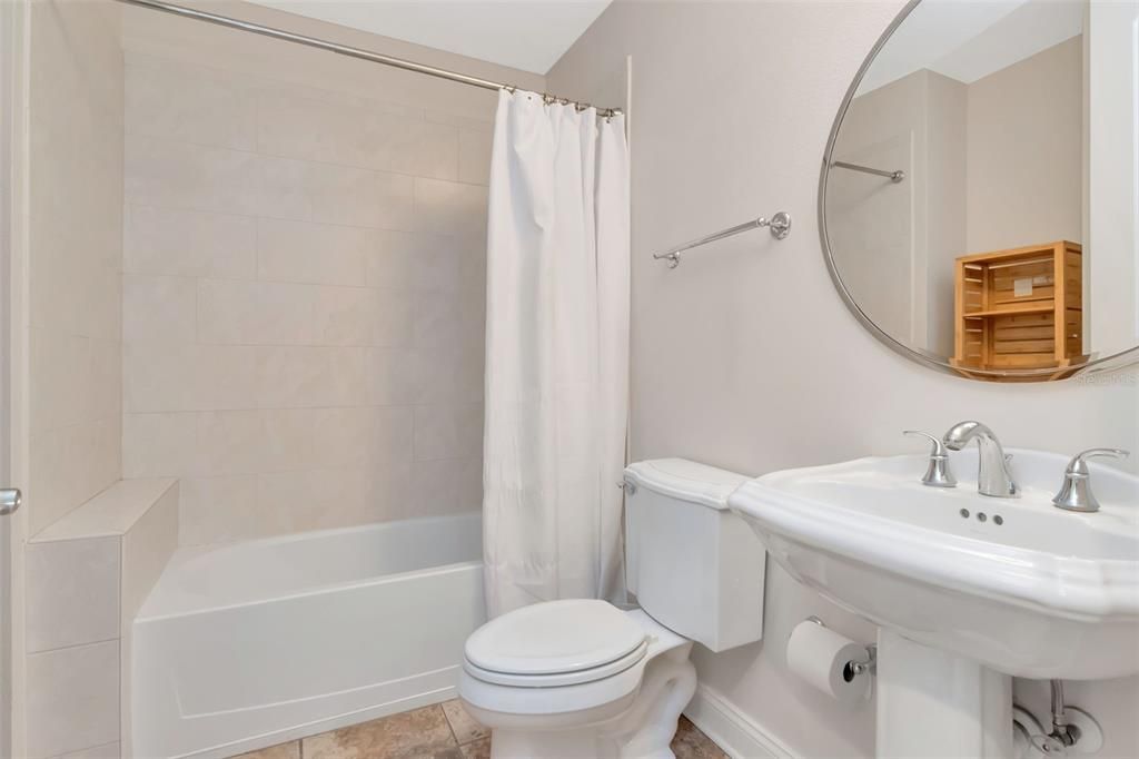 En Venta: $825,000 (3 camas, 3 baños, 2527 Pies cuadrados)