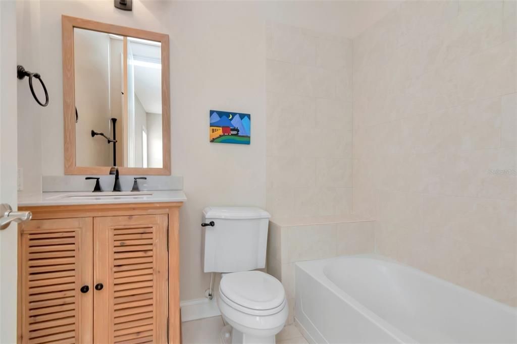En Venta: $825,000 (3 camas, 3 baños, 2527 Pies cuadrados)