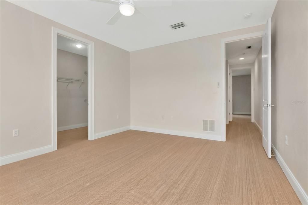 En Venta: $825,000 (3 camas, 3 baños, 2527 Pies cuadrados)