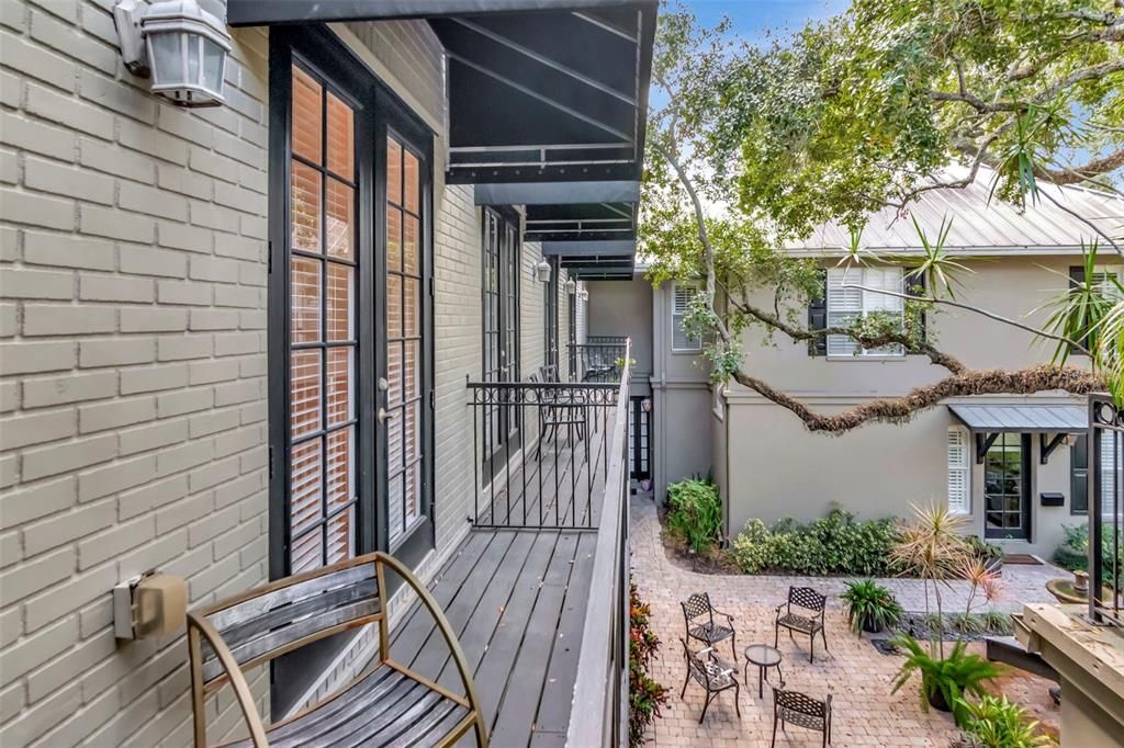 En Venta: $825,000 (3 camas, 3 baños, 2527 Pies cuadrados)