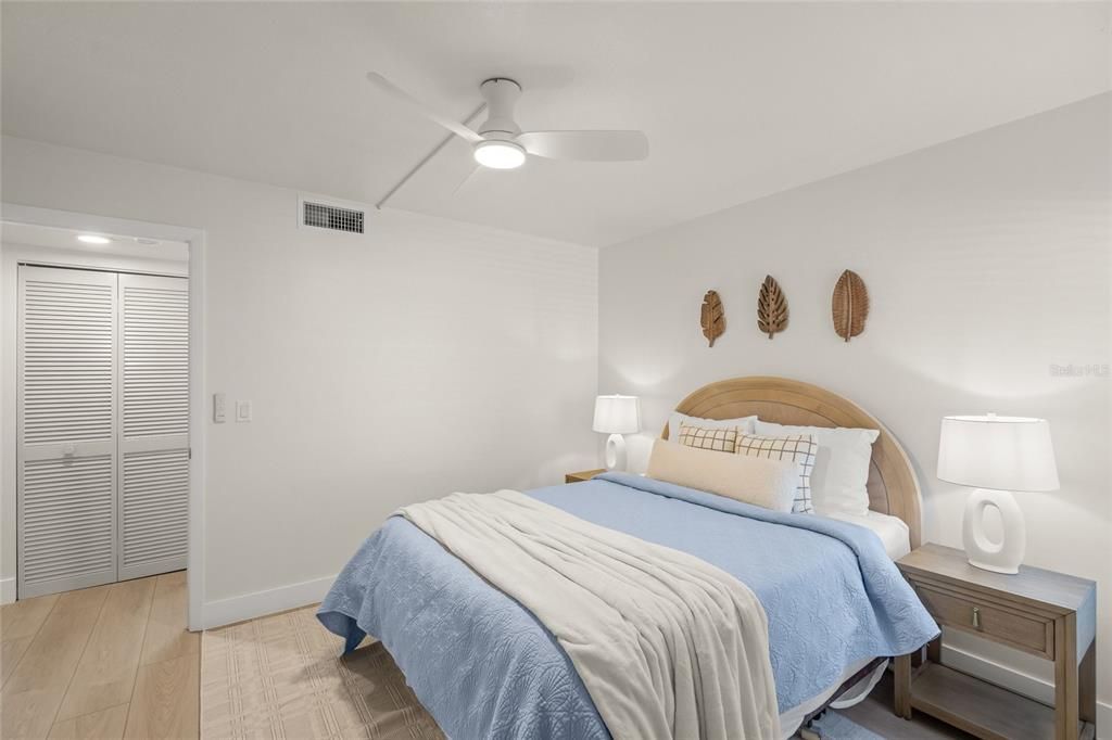 For Sale: $209,900 (2 beds, 2 baths, 1100 Square Feet)