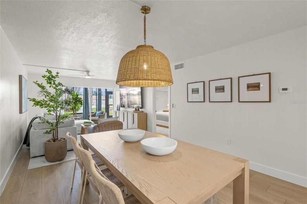 For Sale: $209,900 (2 beds, 2 baths, 1100 Square Feet)