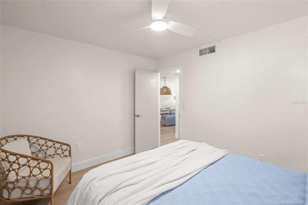 For Sale: $209,900 (2 beds, 2 baths, 1100 Square Feet)