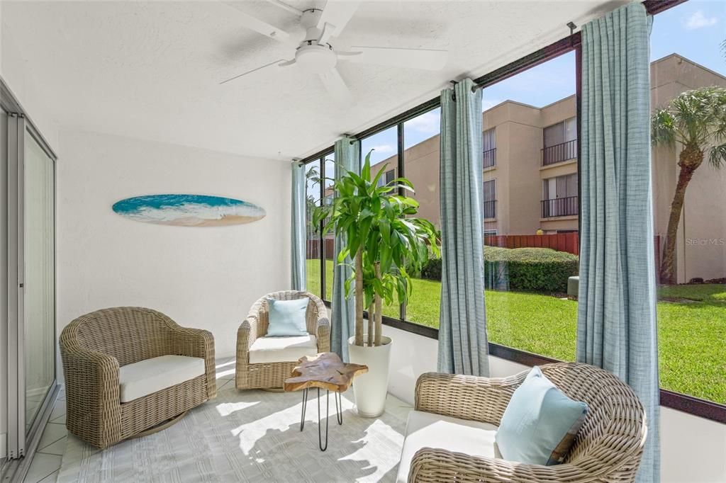 For Sale: $209,900 (2 beds, 2 baths, 1100 Square Feet)