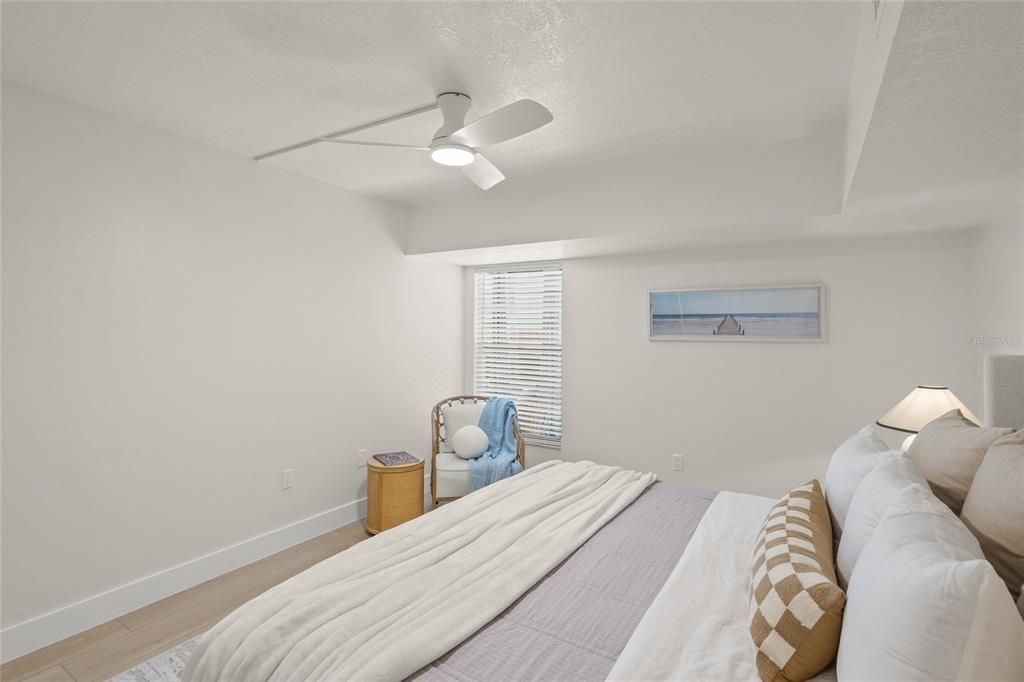 For Sale: $209,900 (2 beds, 2 baths, 1100 Square Feet)