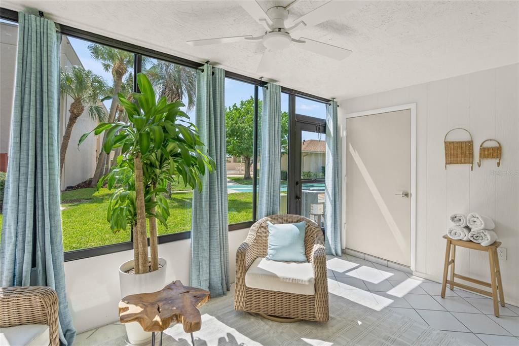 For Sale: $209,900 (2 beds, 2 baths, 1100 Square Feet)