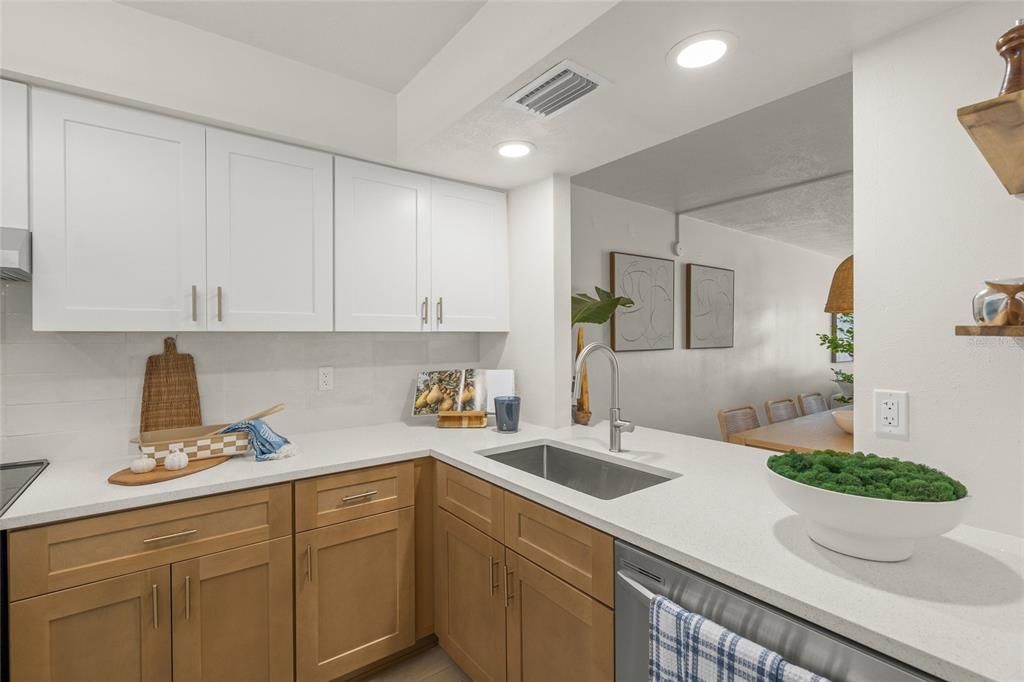For Sale: $209,900 (2 beds, 2 baths, 1100 Square Feet)