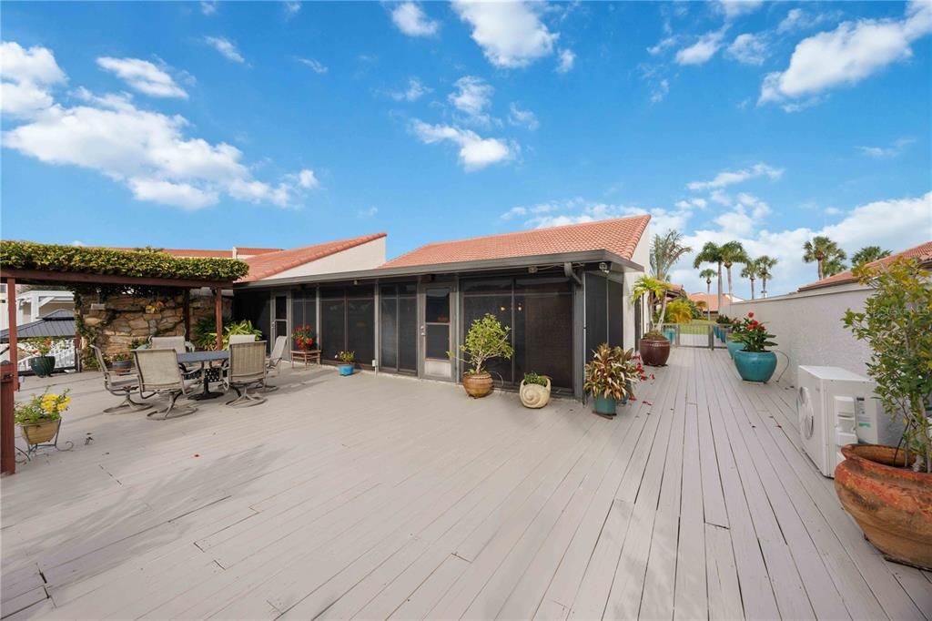 For Sale: $375,000 (2 beds, 2 baths, 2289 Square Feet)