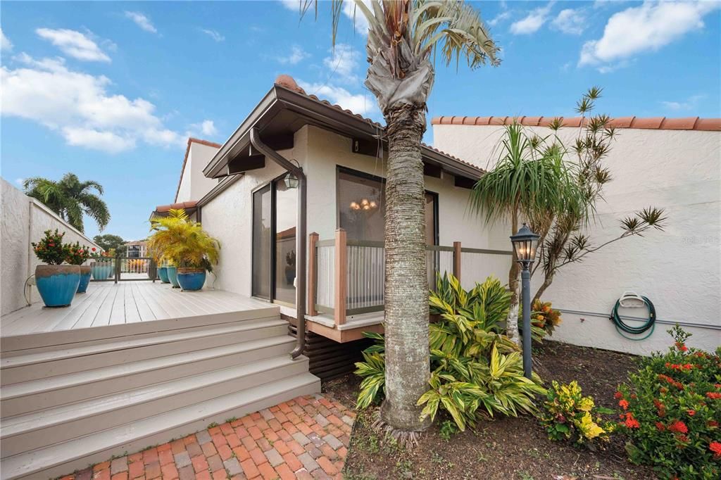 For Sale: $375,000 (2 beds, 2 baths, 2289 Square Feet)