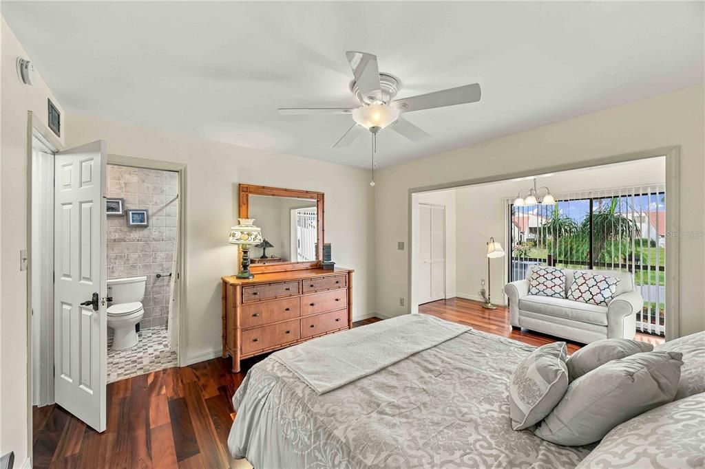 For Sale: $375,000 (2 beds, 2 baths, 2289 Square Feet)